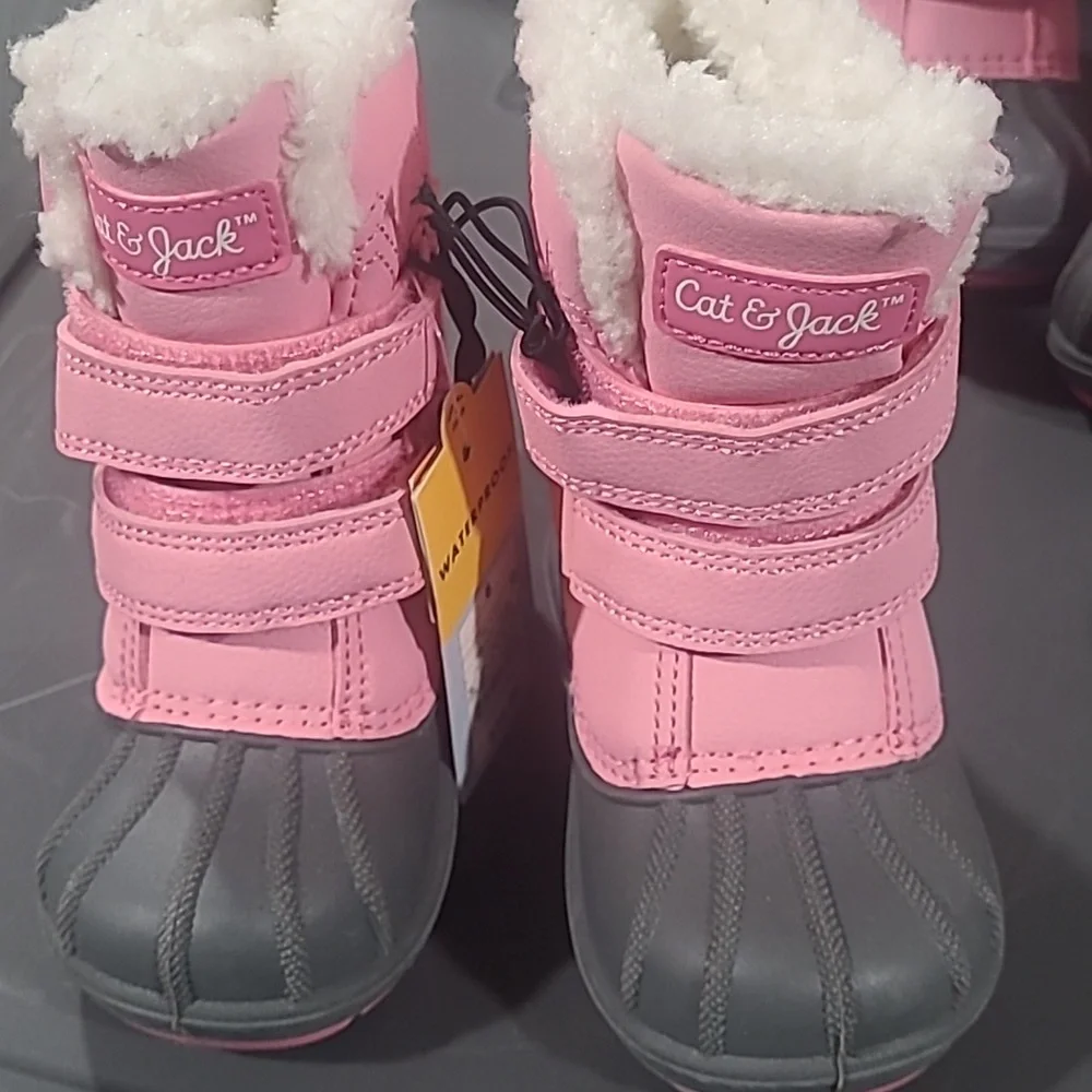 NWT! Cat & Jack Girls 6 Denver gray  and pink waterproof leather winter boots